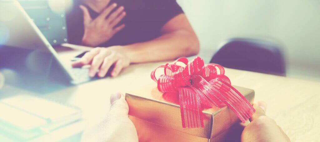 Business-Gift-Giving-Etiquette